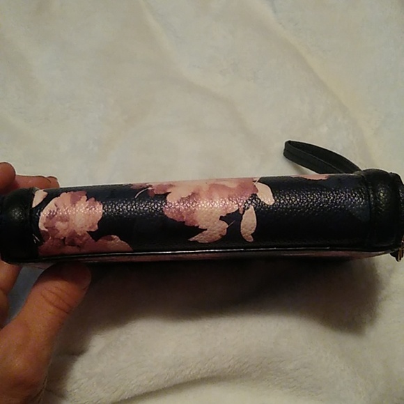 Victoria Secret Wristlet Wallet Pink Floral - Picture 9 of 10